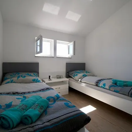 Apartman Kozjak Apartment Vir